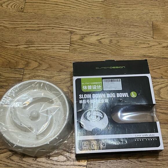 SUPERDESIGN DOG SLOW DOWN FEEDING BOWL NWOT OPEN BOX - Picture 2 of 5